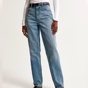 Curve Love Ultra High Rise 90s Straight Jean (medium wash)